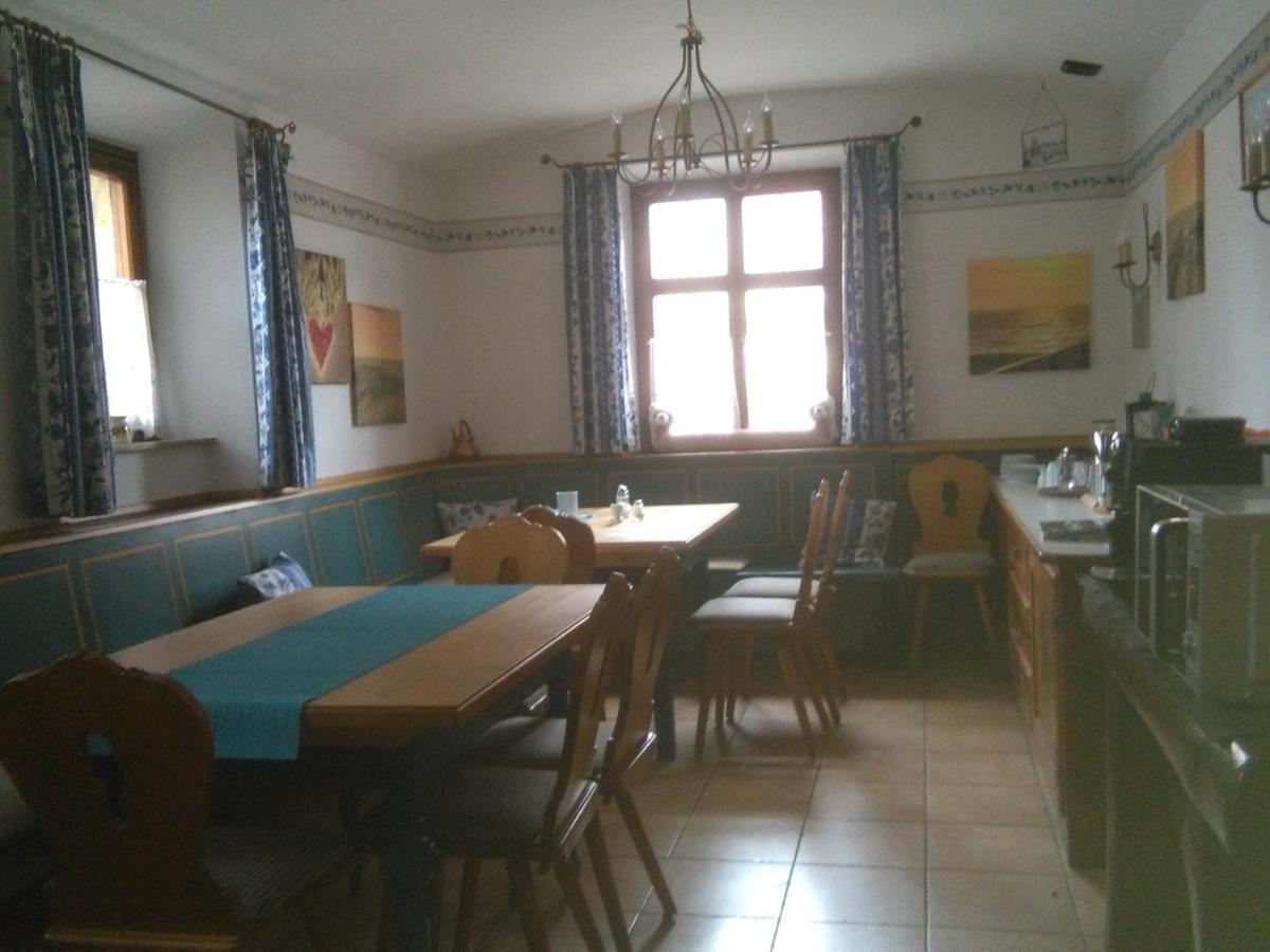 Отель Alte Poststation Goldener Hirsch Emskirchen Экстерьер фото
